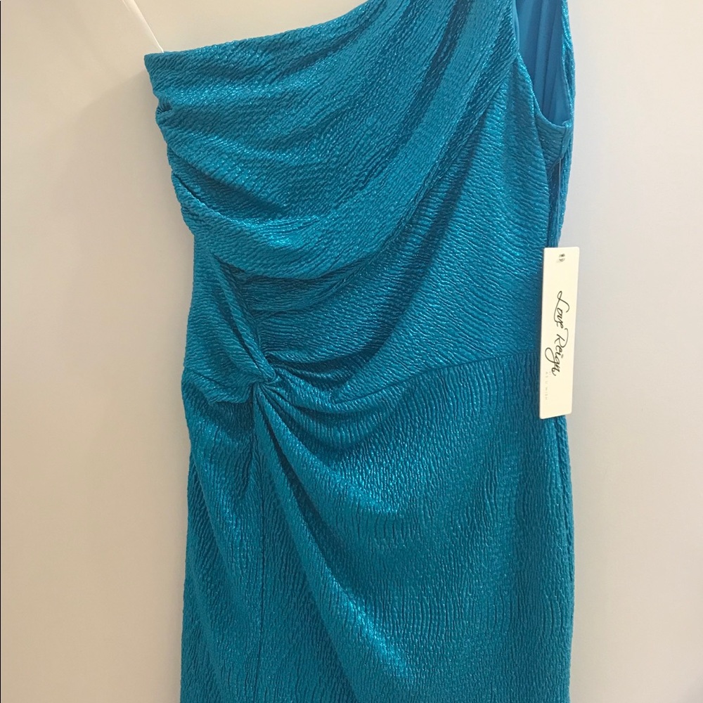 *NWT* Dazzle them in this Love Reign Dress!